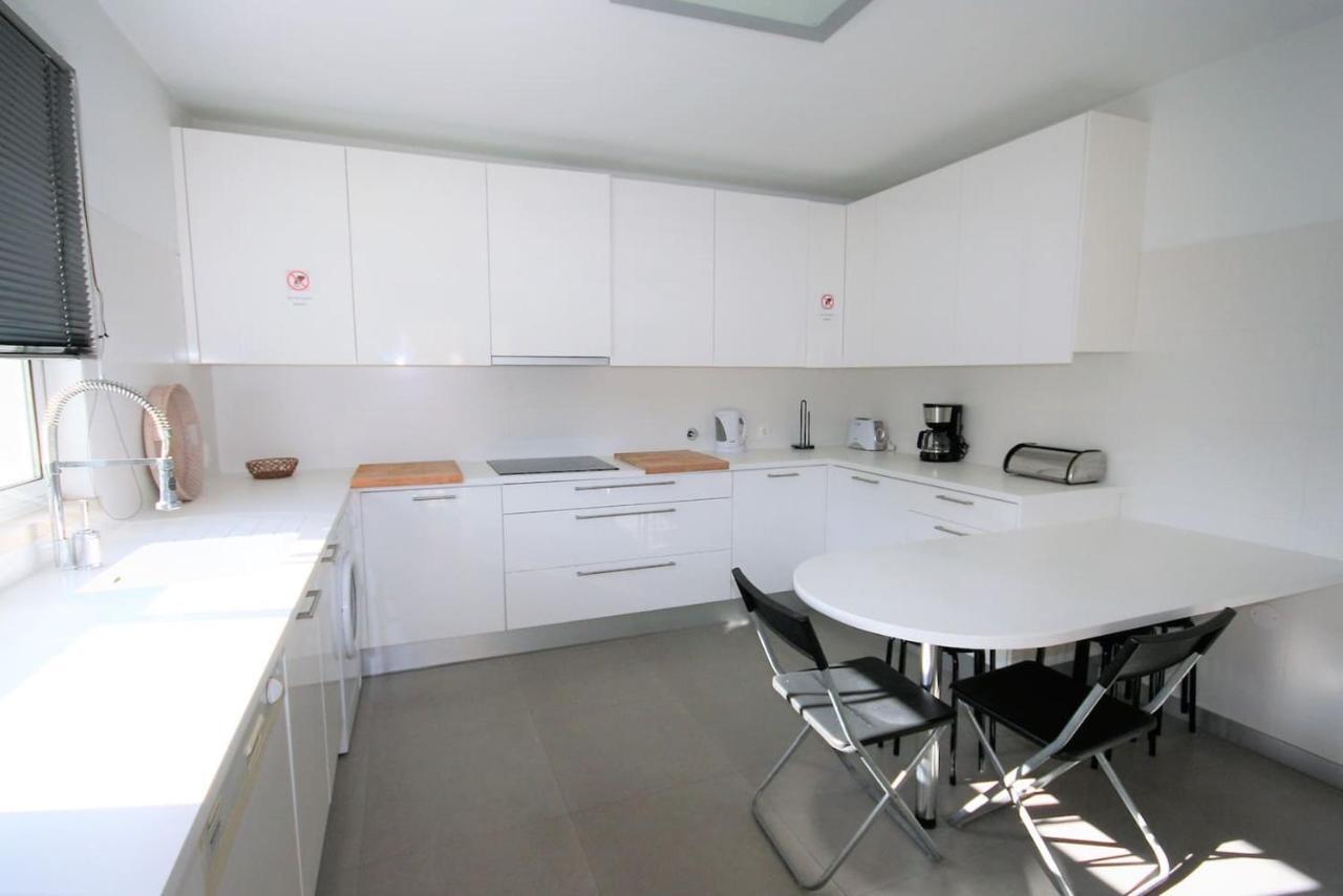 Modern In Luxurious Condominium Appartement