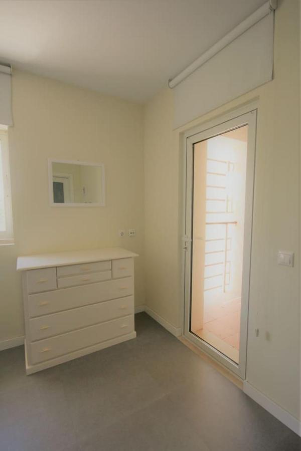 Modern In Luxurious Condominium