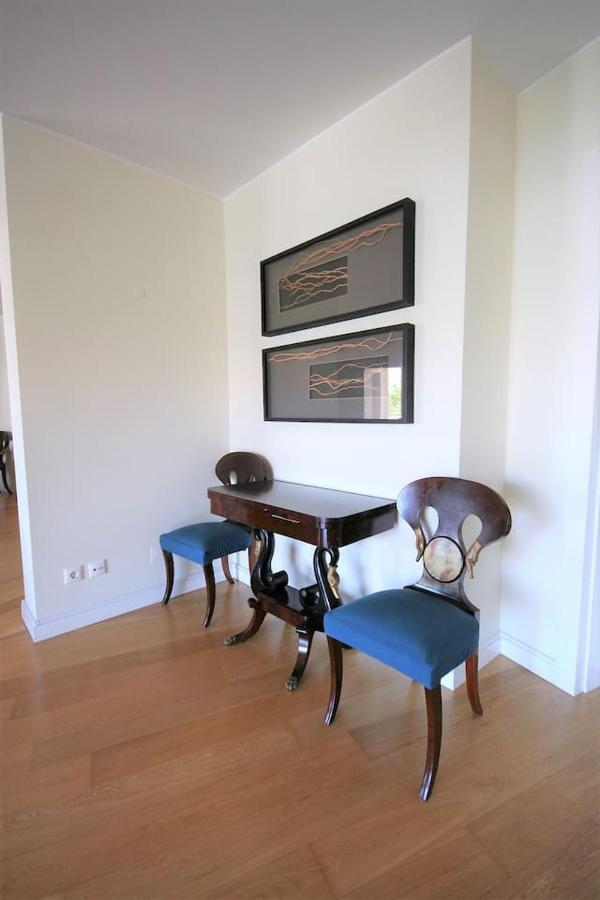 Modern In Luxurious Condominium