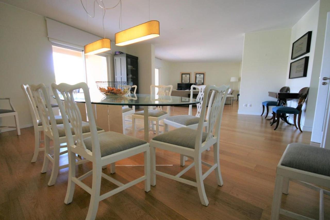 Modern In Luxurious Condominium *