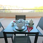 Modern Apartment In Luxurious Condominium