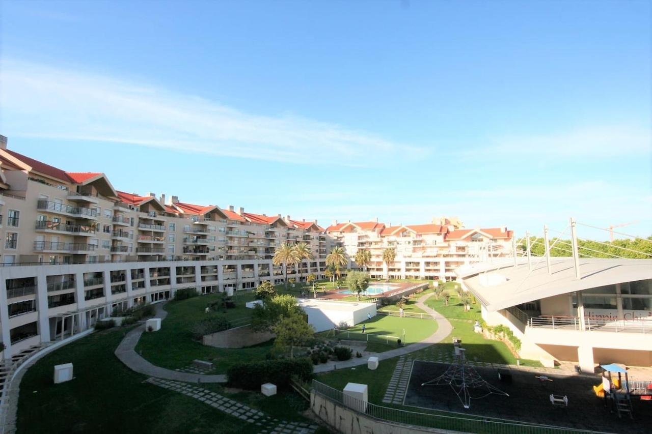 Modern In Luxurious Condominium